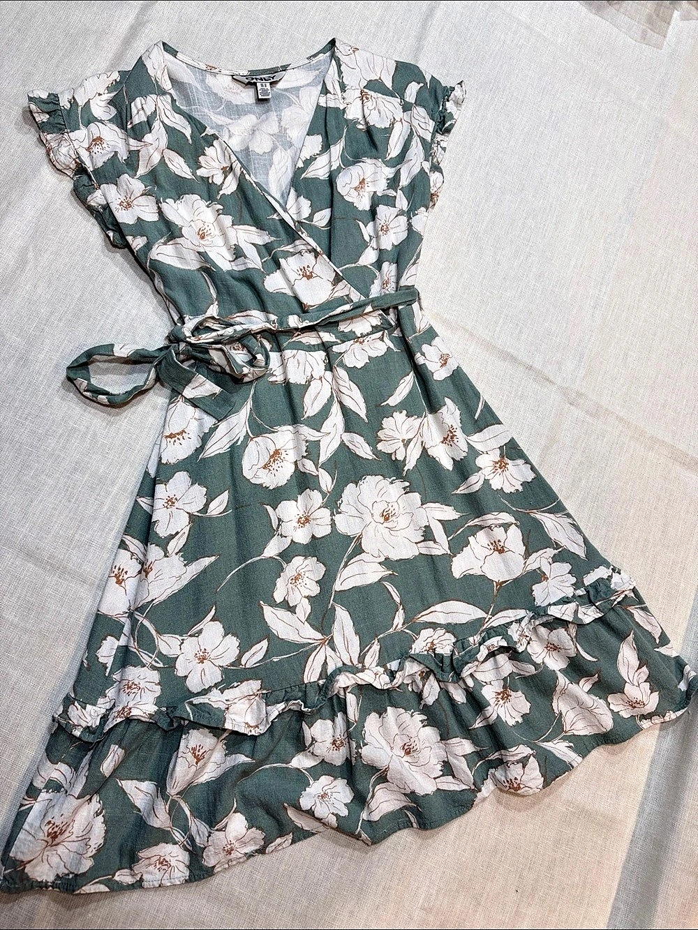 Only Floral High-Low Dress in Green & White Size Medium